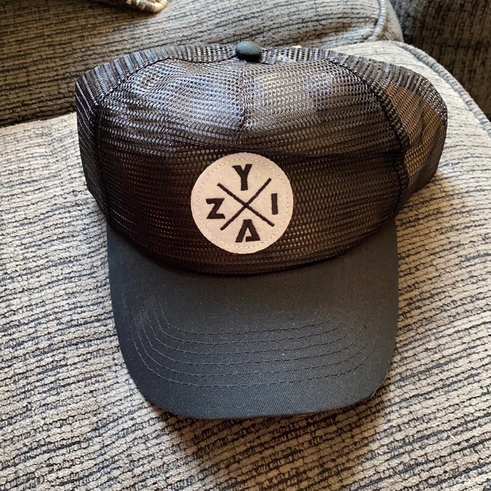 Zyia black hat baseball cap